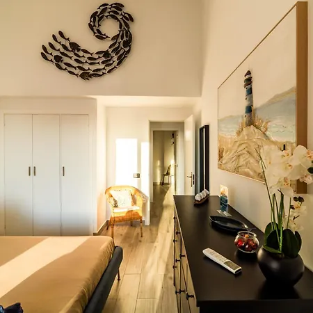 Апартаменты La Casa De Playa - Atico Con Jacuzzi Y Vista Mar Лос Кристианос