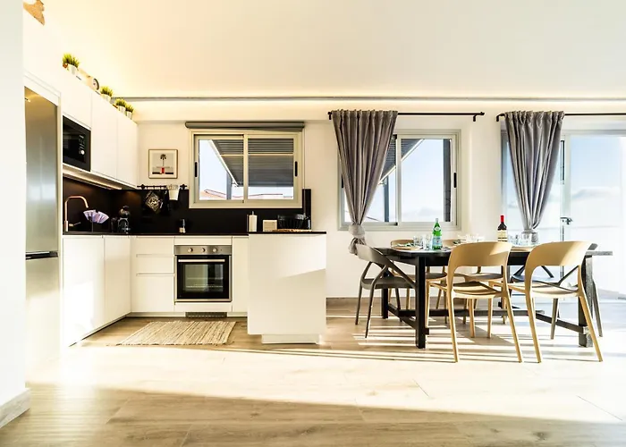 La Casa De Playa - Atico Con Jacuzzi Y Vista Mar * Los Cristianos (Tenerife)